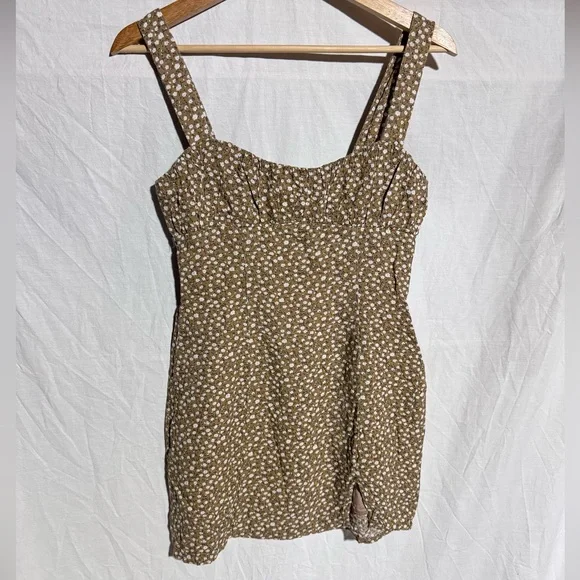 Princess Polly tan with white flower pattern Size 4 - Picture 2 of 8